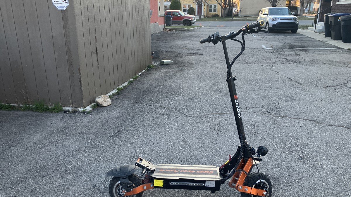 2023 Zondoo ZO01 Plus scooter driveway