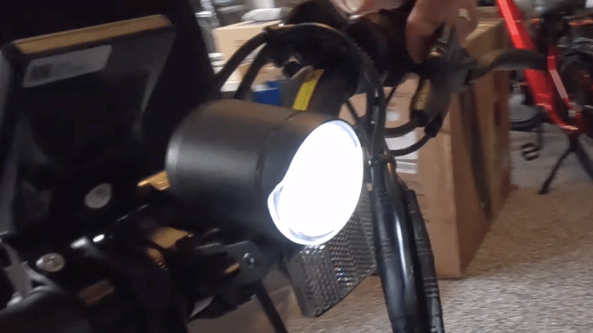 2024 Gotrax Tundra gotrax-tundra-review-4