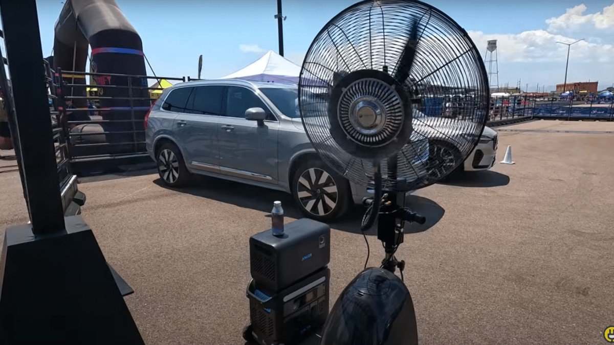 2023 Anker Solix F2000 is-it-feasible-to-power-an-entire-electric-convention-with-portable-power-stations-anker-solix-f2000-3