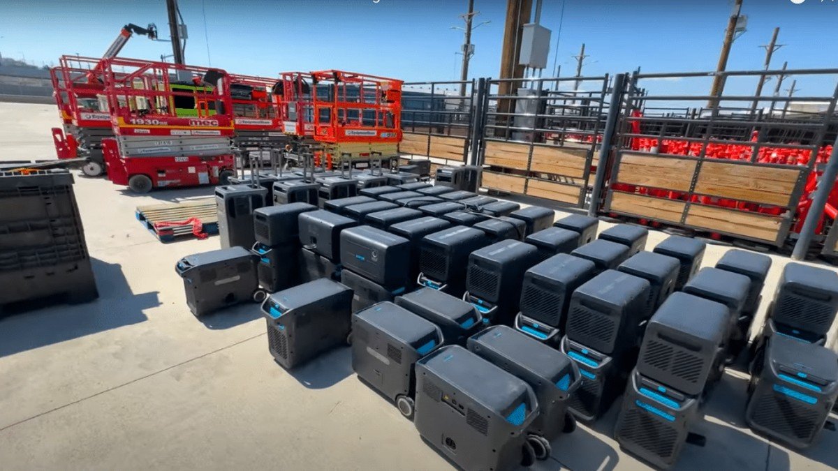 2023 Anker Solix F2000 is-it-feasible-to-power-an-entire-electric-convention-with-portable-power-stations-anker-solix-f2000-4