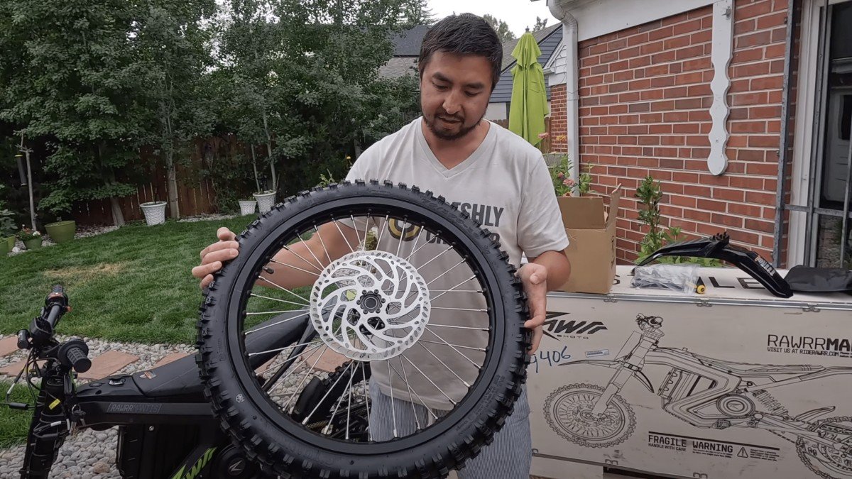 2024 Rawrr Mantis X wheel detail