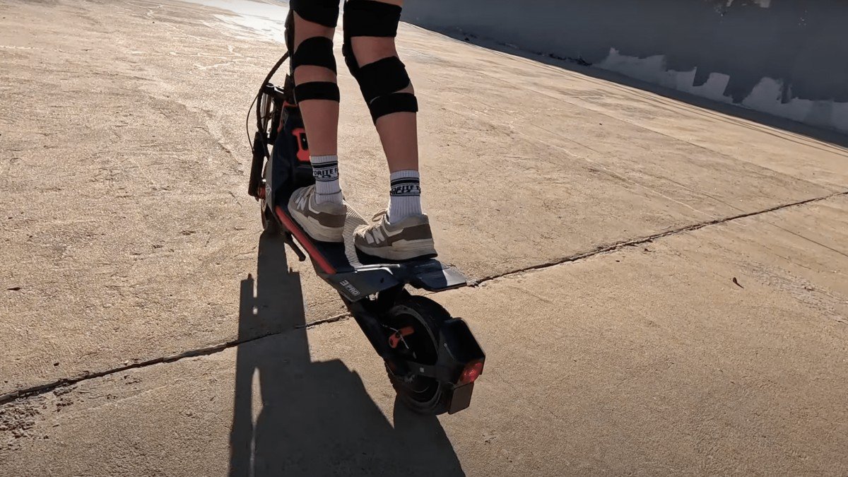 2024 Segway ZT3 Pro rider deck stance