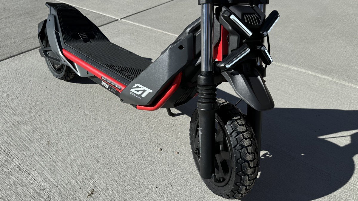 2024 Segway ZT3 Pro front angle profile