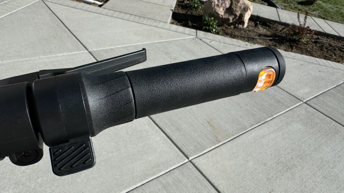 2024 Segway ZT3 Pro handlebar stem detail