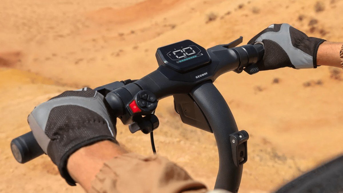 2024 Segway ZT3 Pro handlebar dash perspective