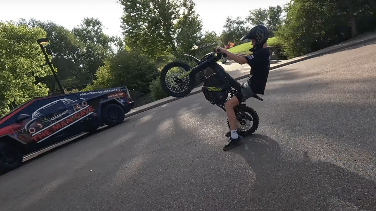 2024 Rawrr Mantis Mini street wheelie action