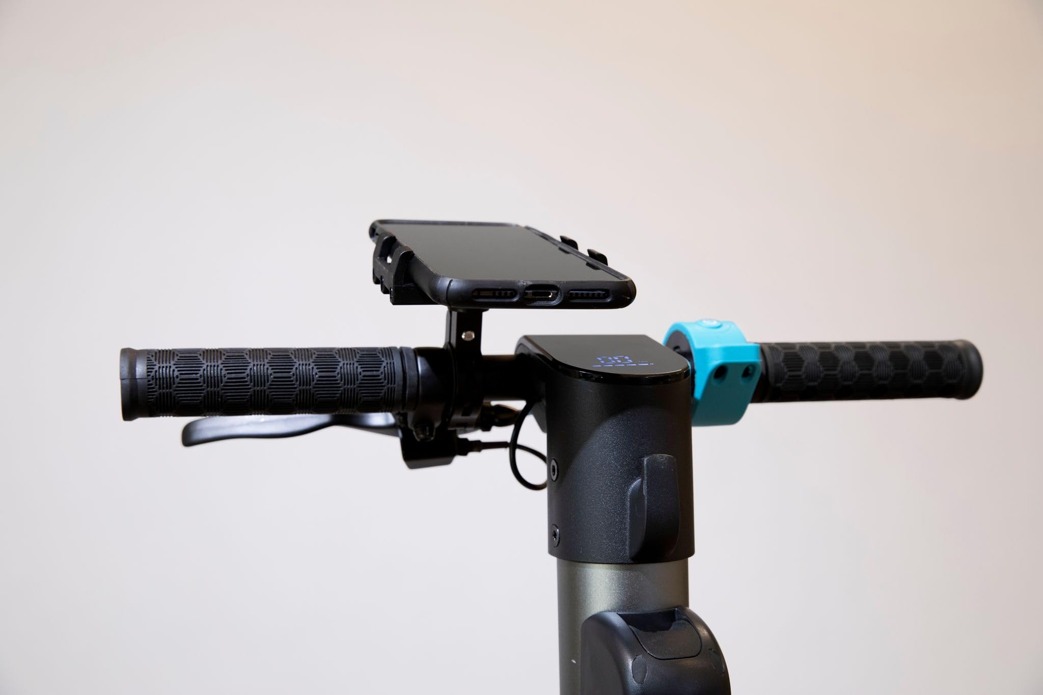 best-electric-scooter-accessories-for-college-students-4