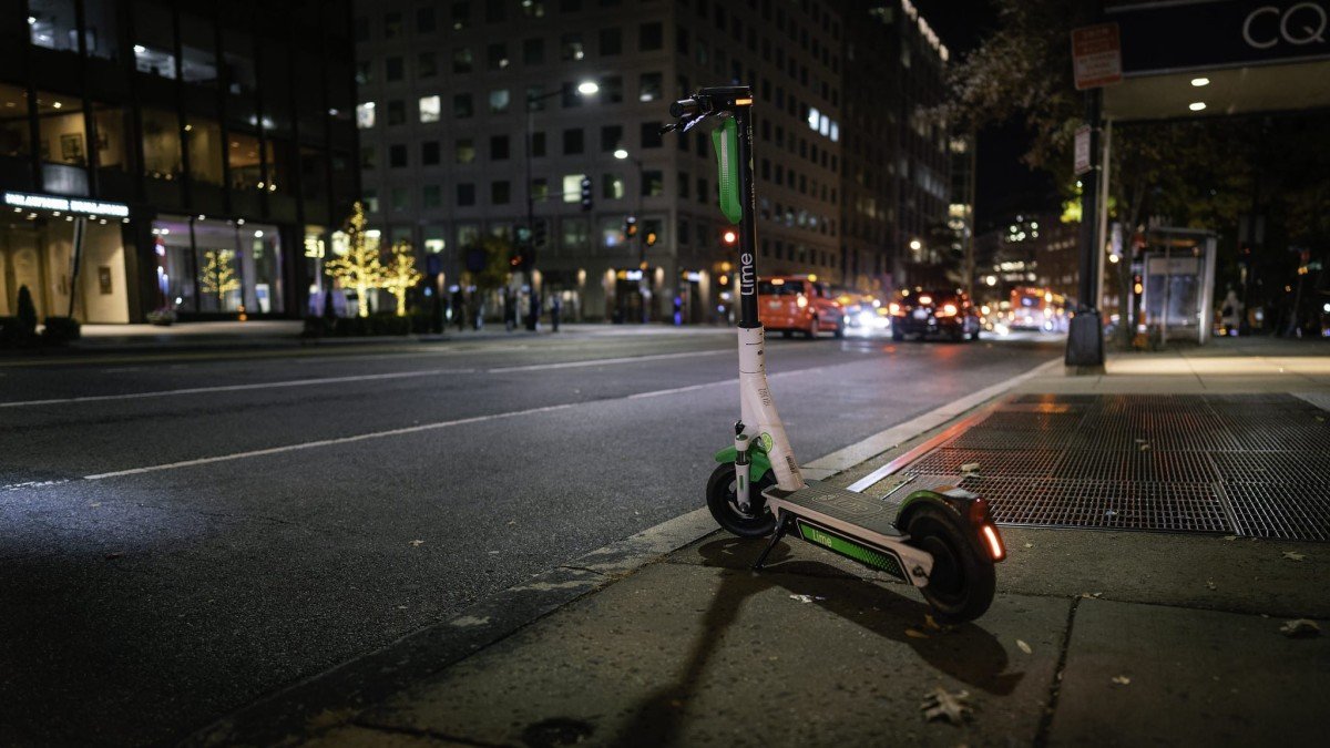Riding Safely At Night: E-Bikes & E-Scooters