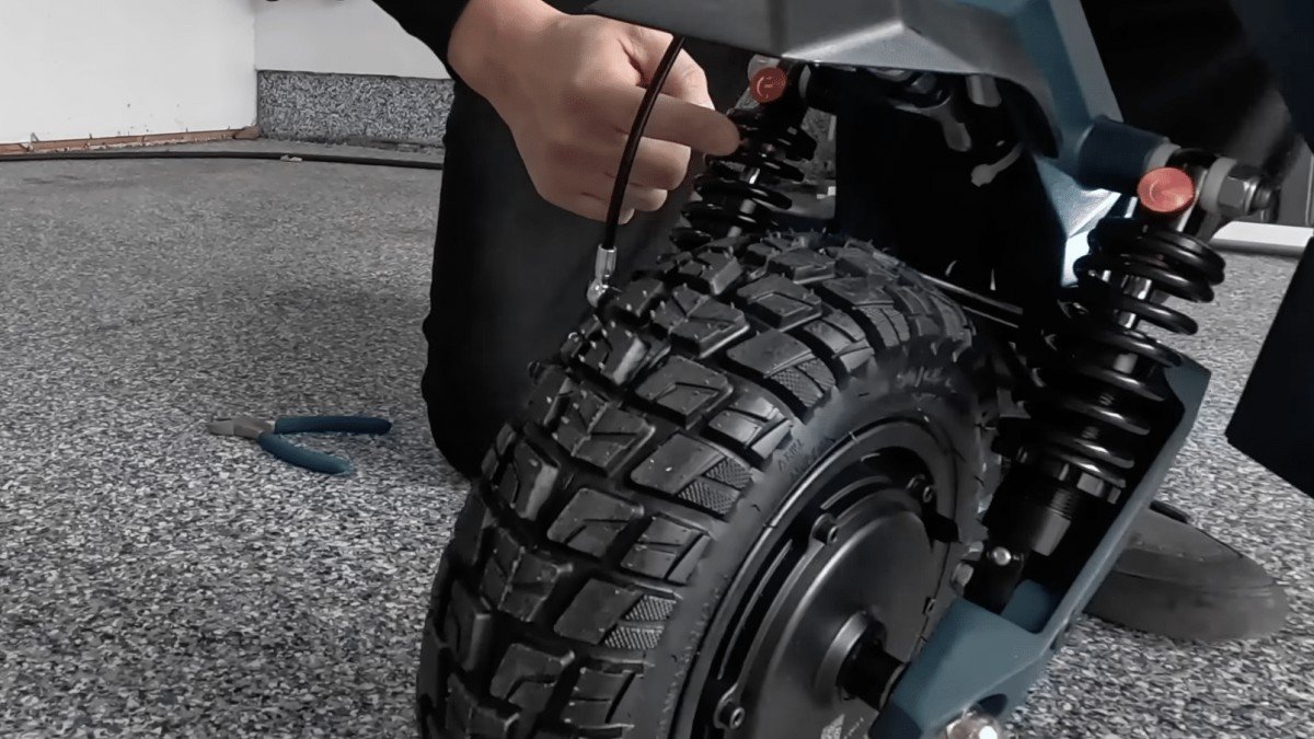2023 Gotrax GX3 off road tire close up