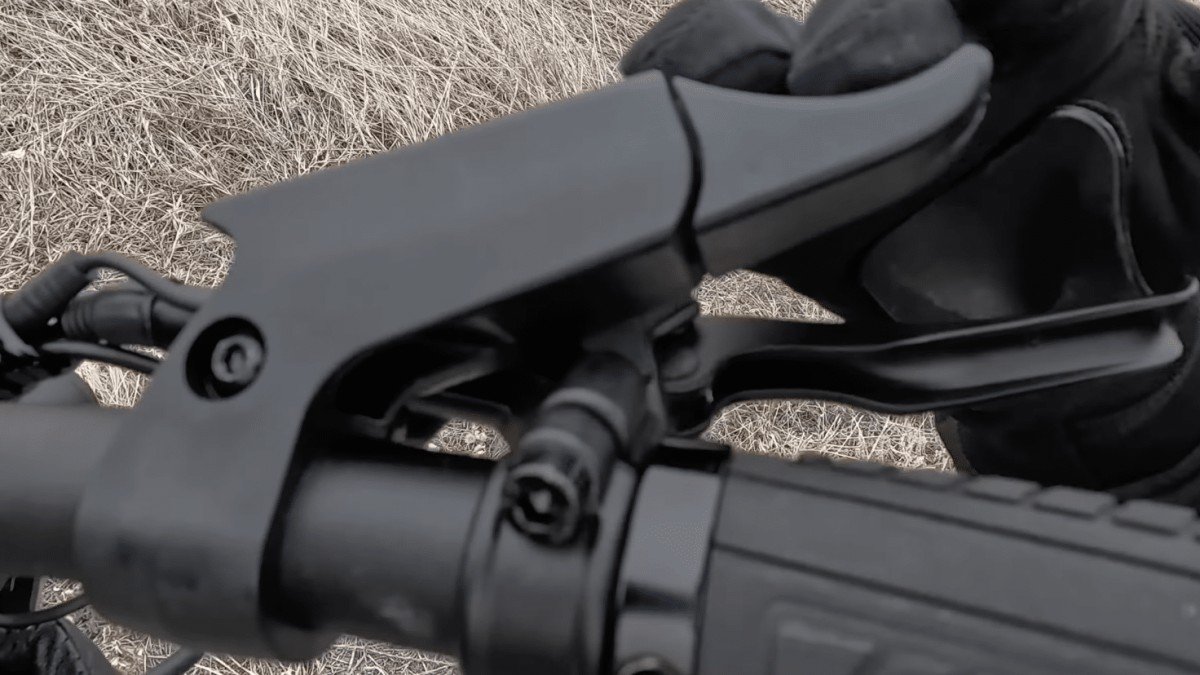 2023 Gotrax GX3 folding detail