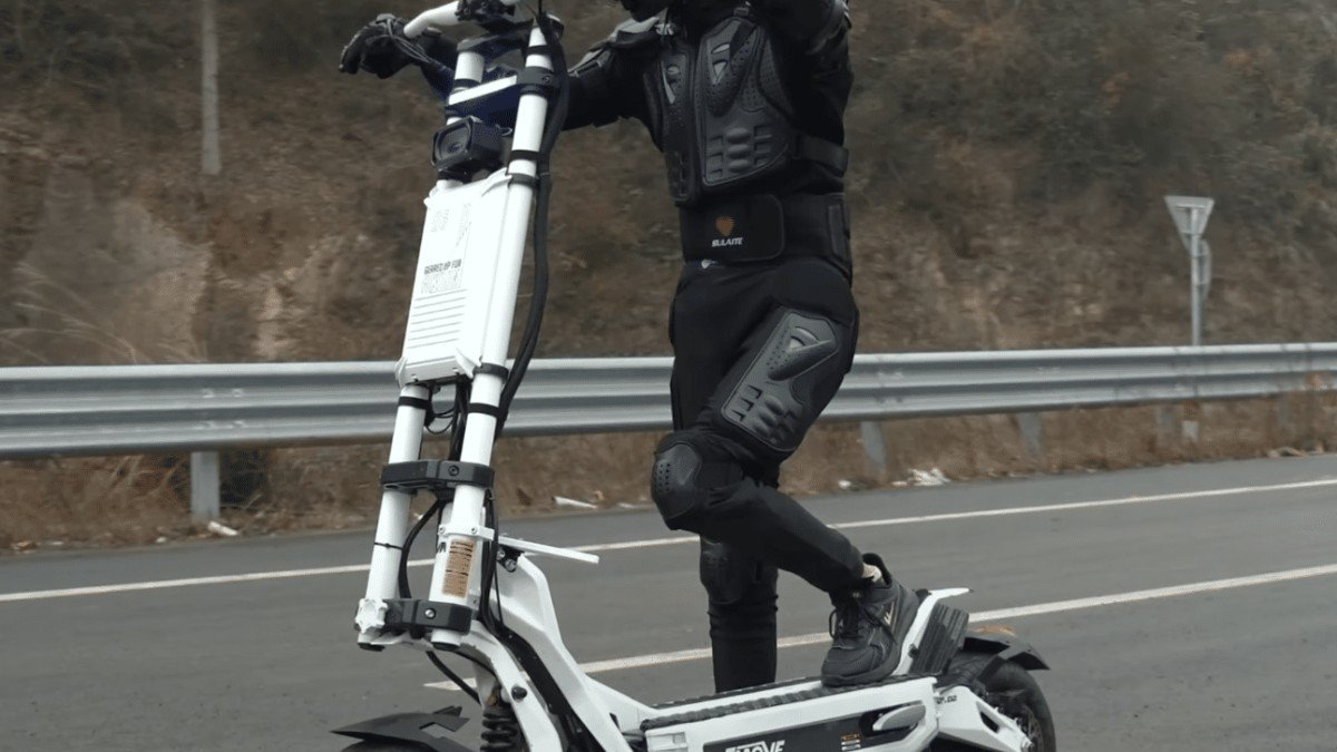 EMOVE Daytona: A New HyperScooter From Voro?