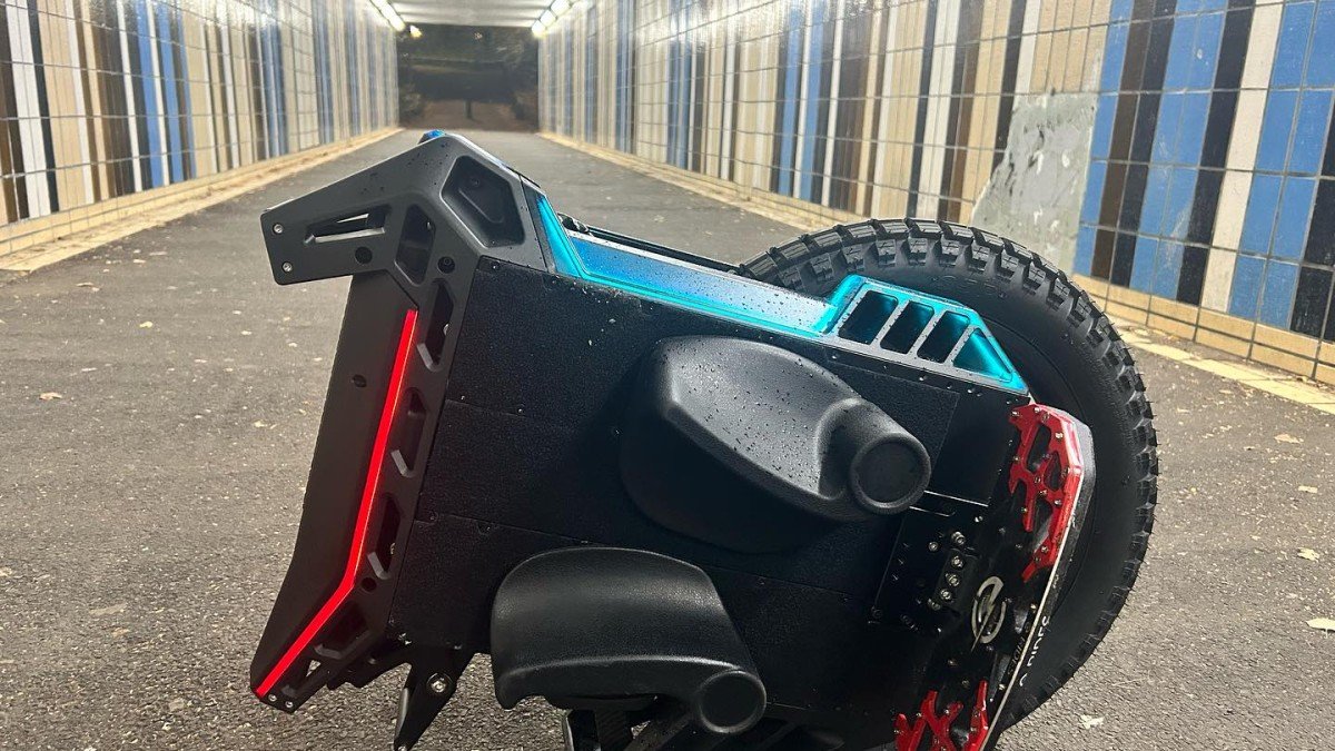 Begode Blitz – A Water Resistant Hyper-Wheel