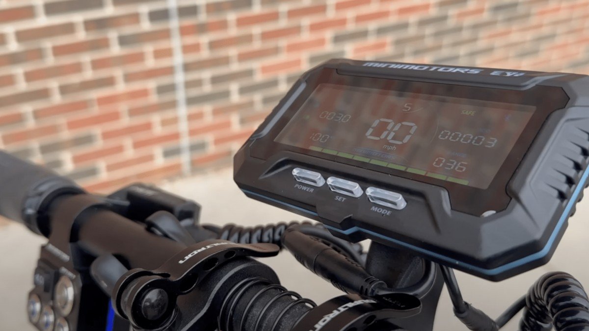 2025 Dualtron Victor Limited Digital Display Close Up