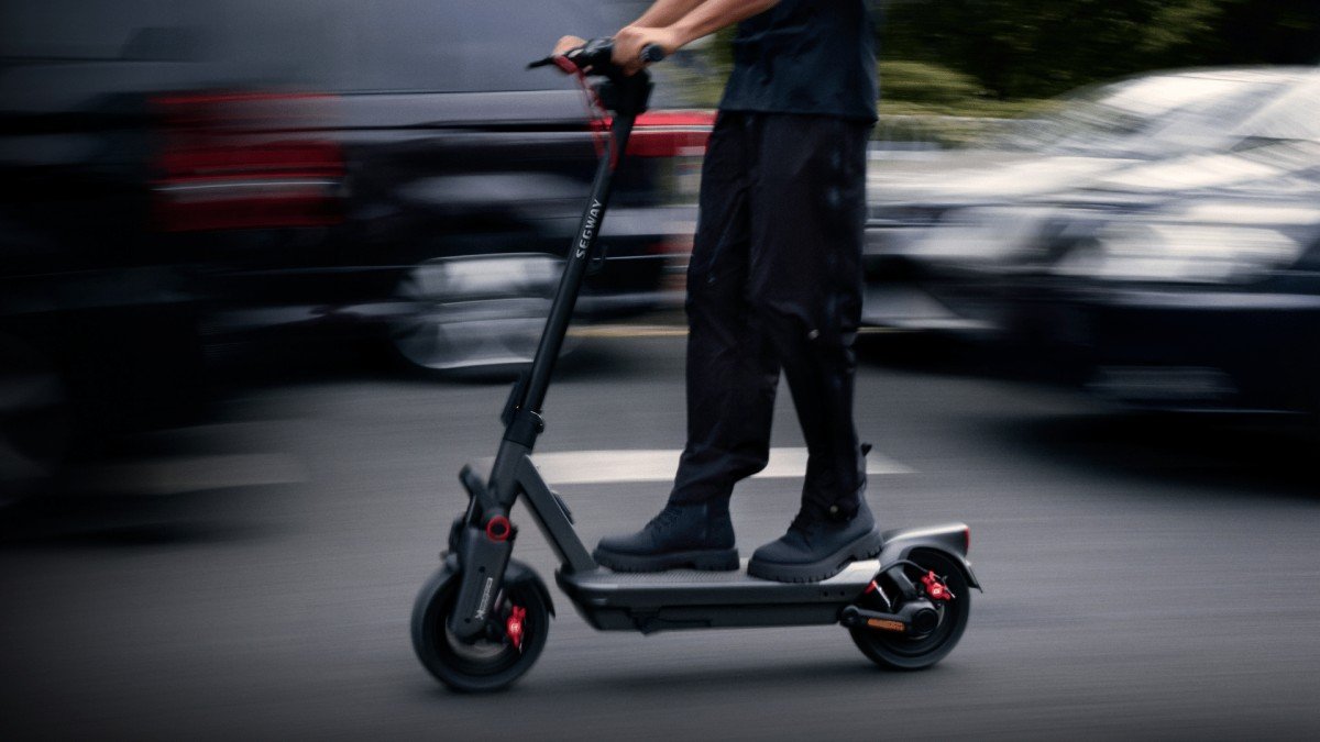 2025 Segway Max G3 action side profile