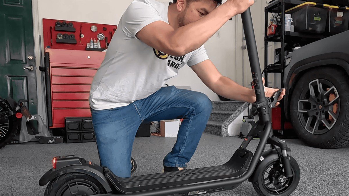 2024 NIU KQi 100F Electric Scooter