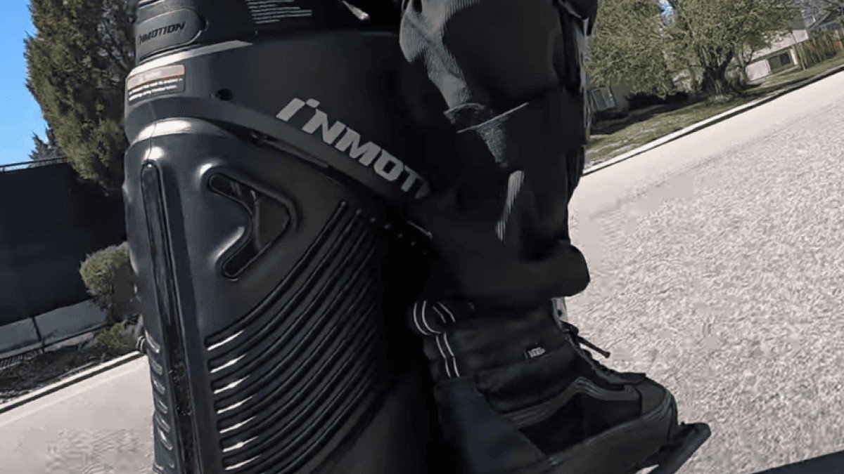 2024 InMotion V9 rider on road