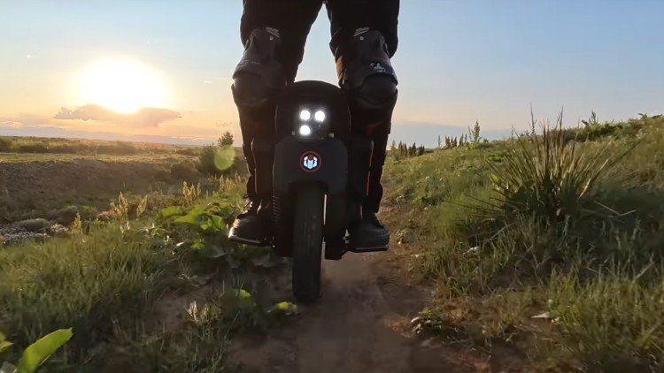 inmotion-v12s-review-a-detailed-look-at-a-feature-rich-electric-unicycle-0