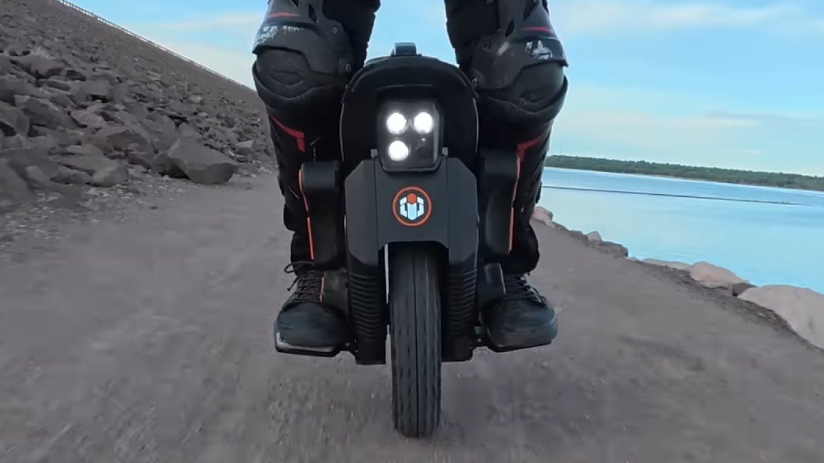 2023 InMotion V12S inmotion-v12s-review-a-detailed-look-at-a-feature-rich-electric-unicycle-3