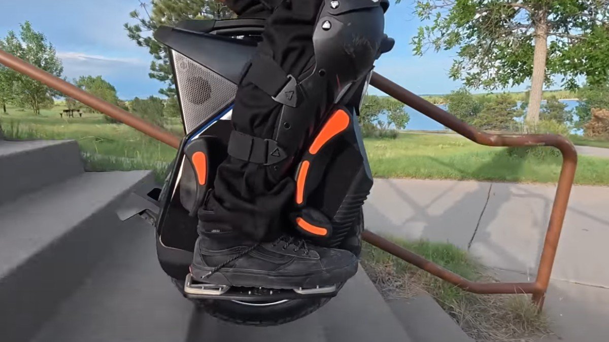 2023 InMotion V12S inmotion-v12s-review-a-detailed-look-at-a-feature-rich-electric-unicycle-5