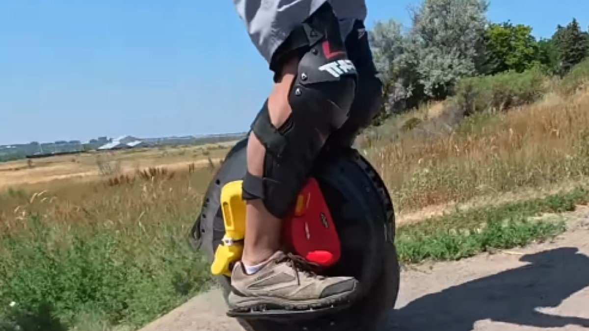 2024 Begode C8 riding stance