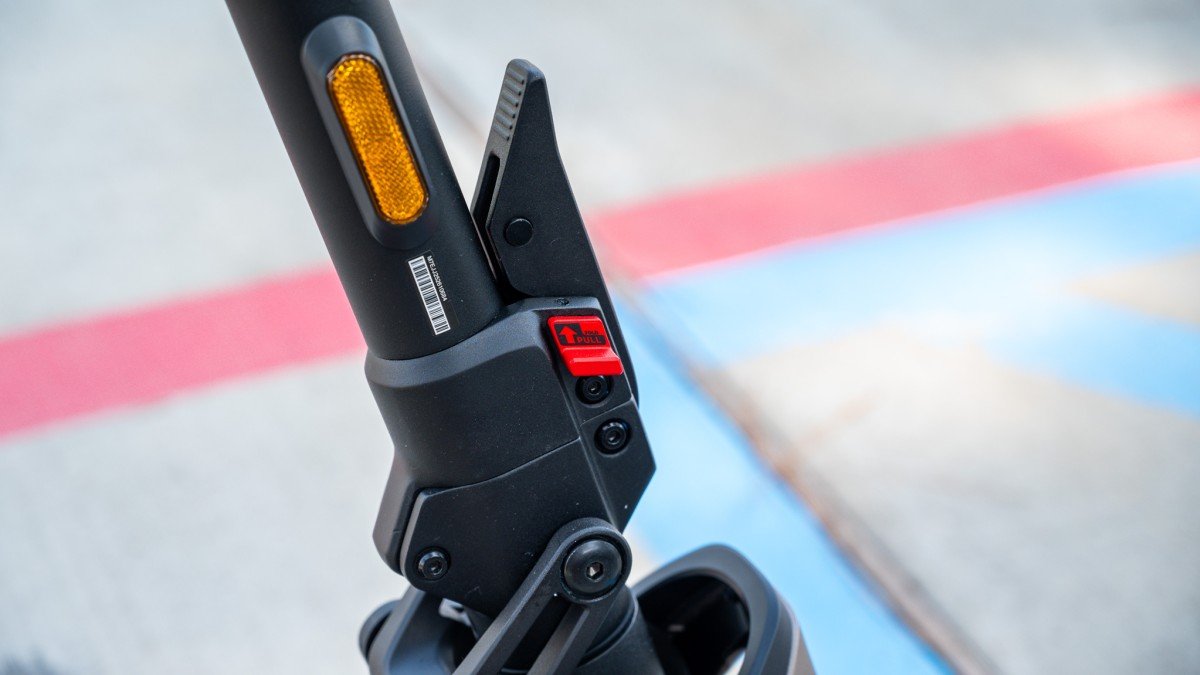 2024 Segway GT3 Pro folding stem latch