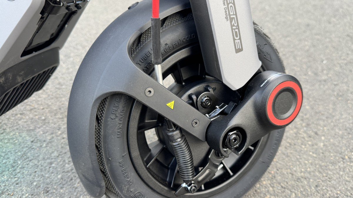 2025 Segway E3 Pro front wheel detail