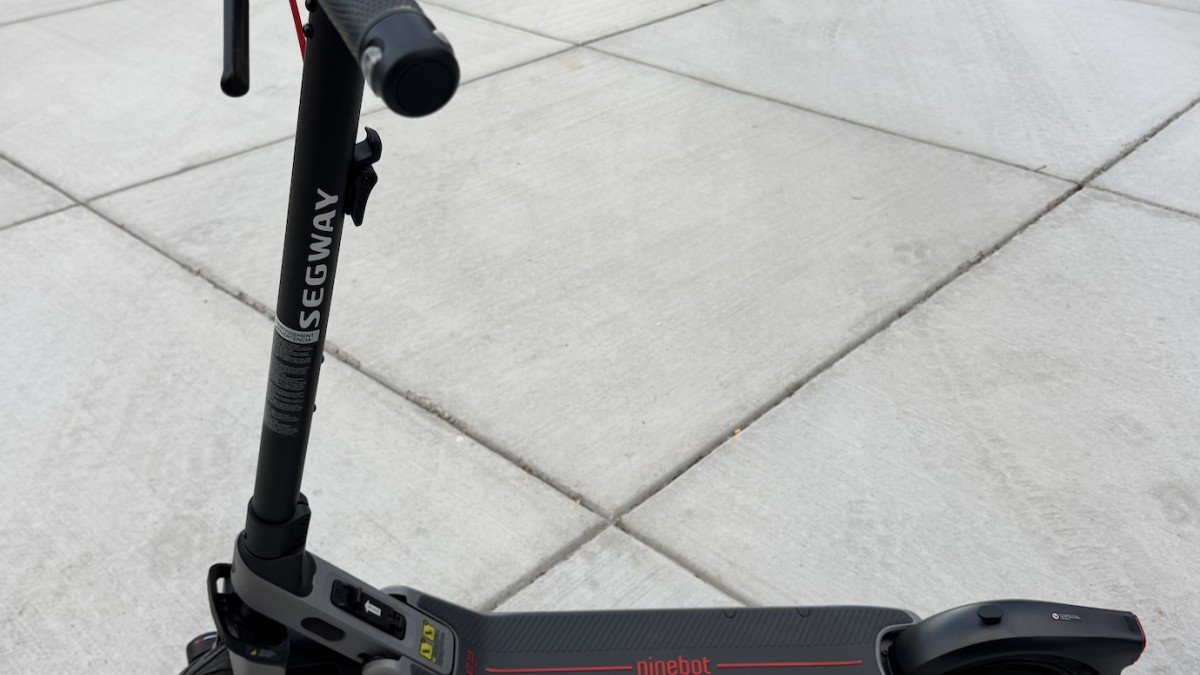 2025 Segway E3 Pro scooter side profile