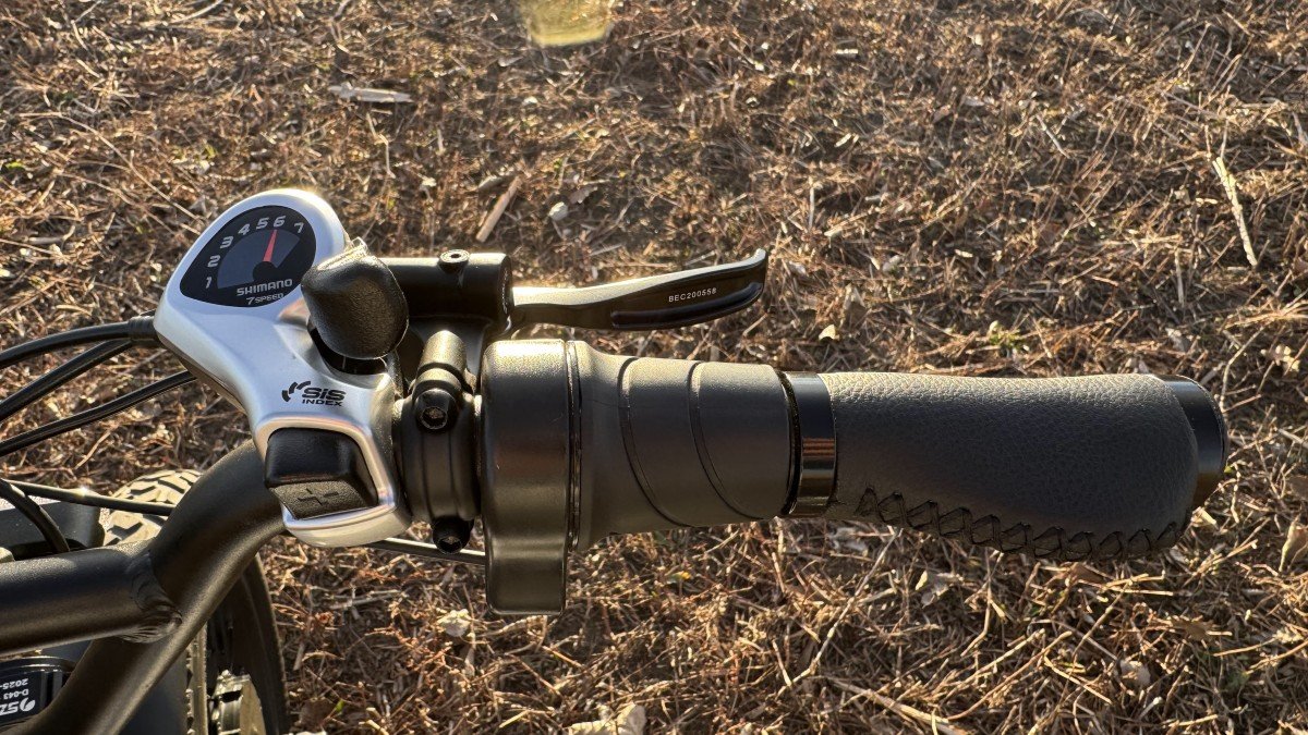 2026 Wired Ebikes Viper right grip