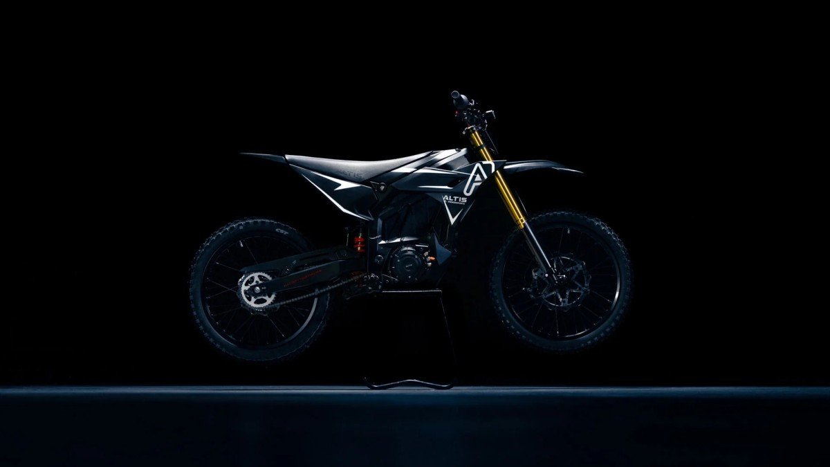 2025 Altis Sigma MX black side profile