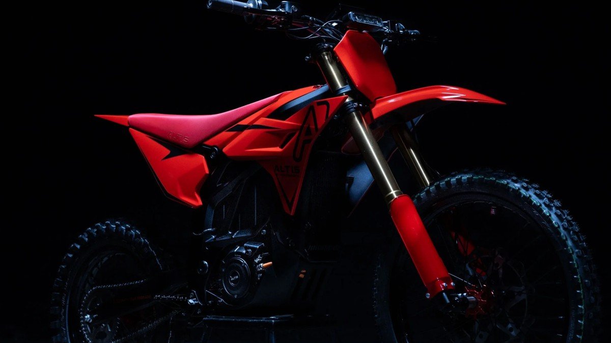 2025 Altis Sigma MX red side angle