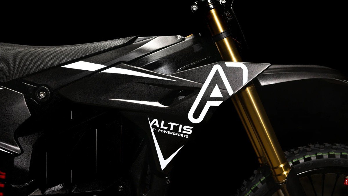 2025 Altis Sigma MX side aesthetic