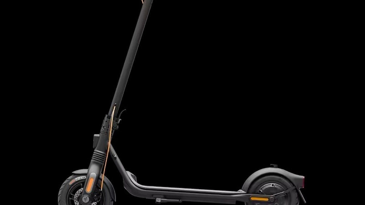 2023 Segway F2 Pro scooter side profile