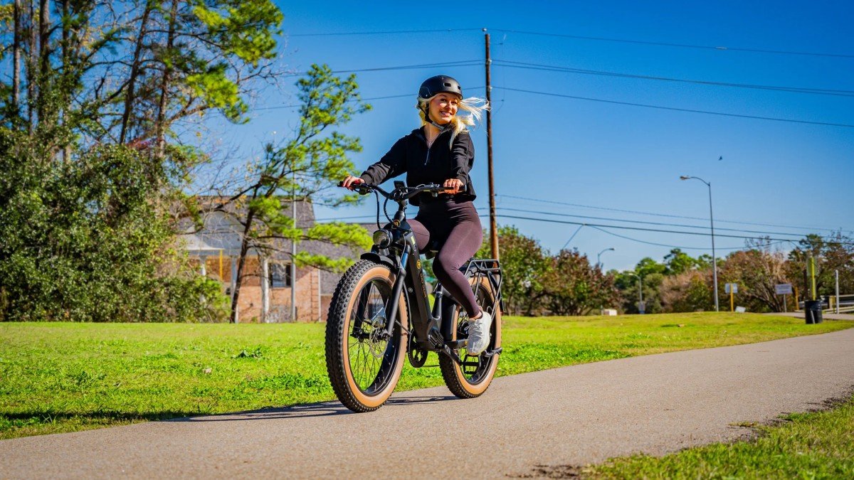 2025 AIMA Big Sur woman riding white bike