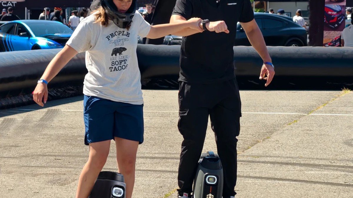 2024 InMotion V9 action ride shot