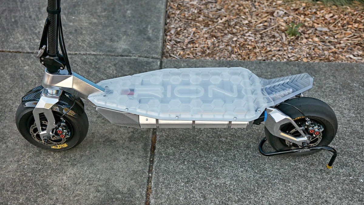 2022 Rion Apex deck tread close up