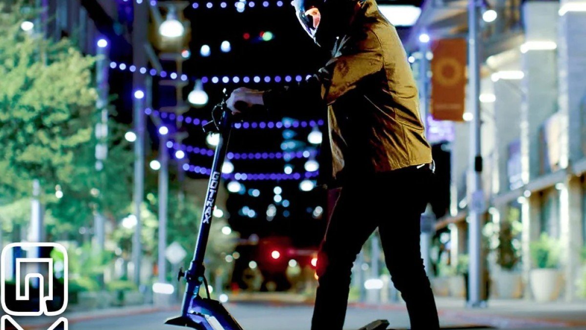 2023 Gotrax GX3 woman riding night