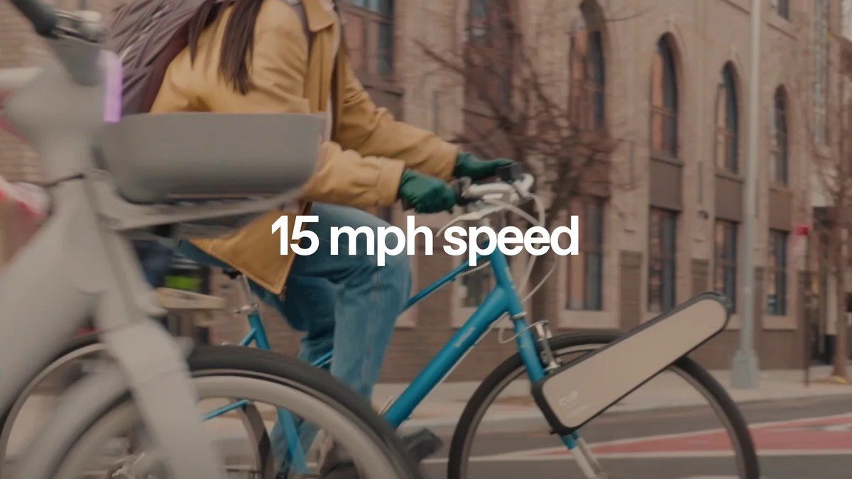 2024 Clip Clip woman riding city