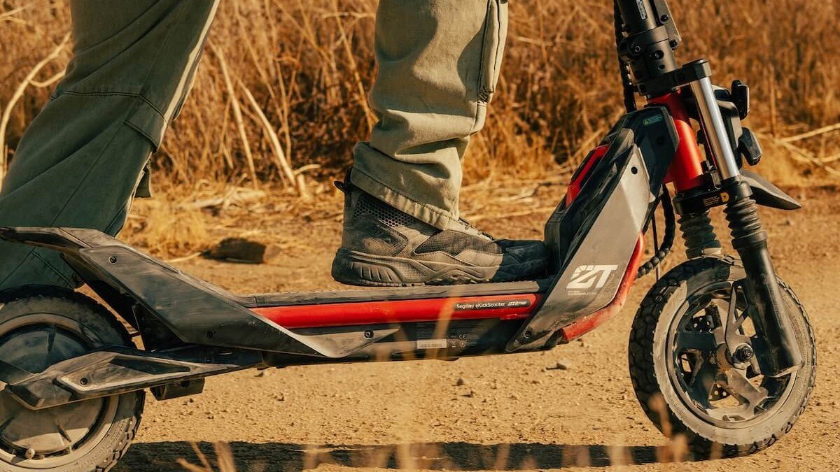 2024 Segway ZT3 Pro detail close up
