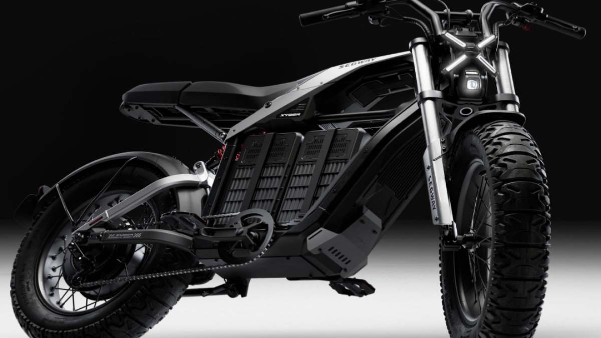 2025 Segway Xyber angled profile