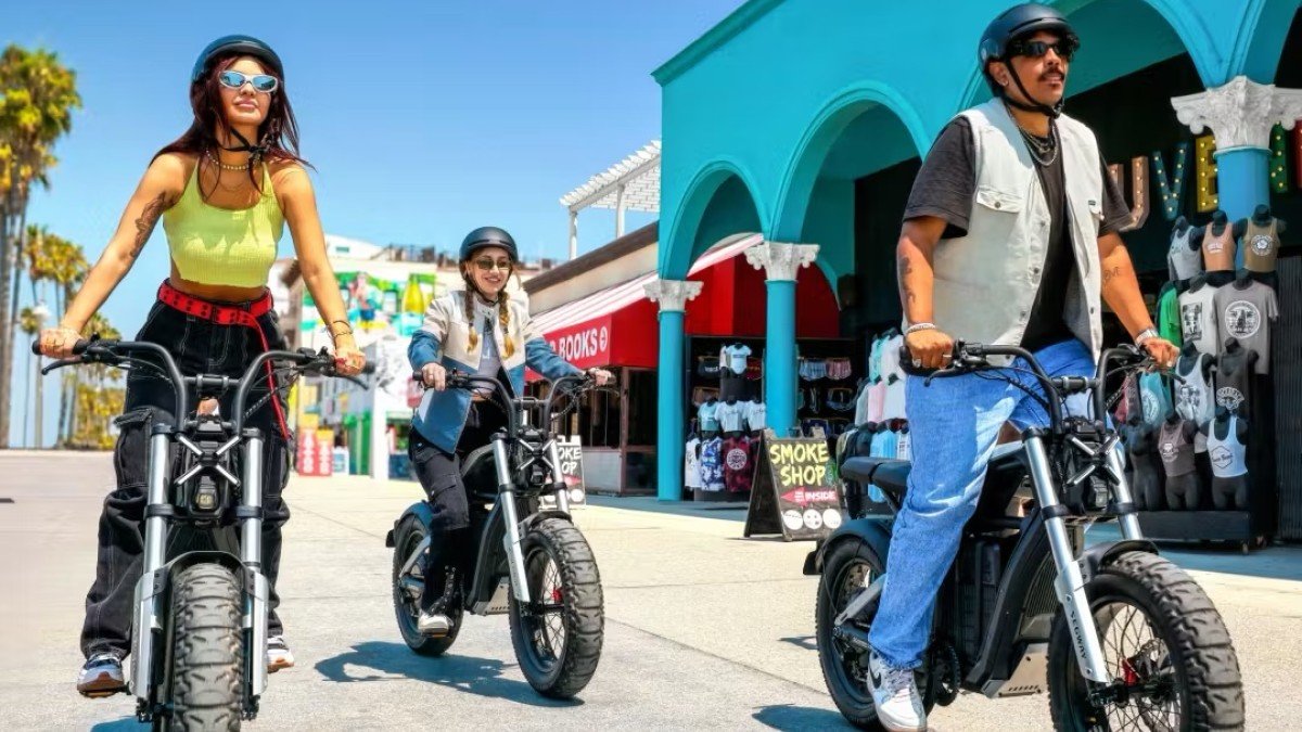 2025 Segway Xyber riding lifestyle