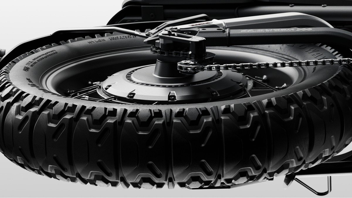 2025 Segway Xyber rear tire detail
