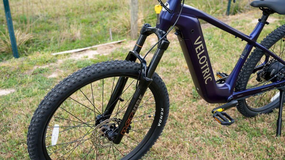 2026 Velotric Summit 2 front air suspension.jpg 2026 Velotric Summit 2 front air suspension.jpg