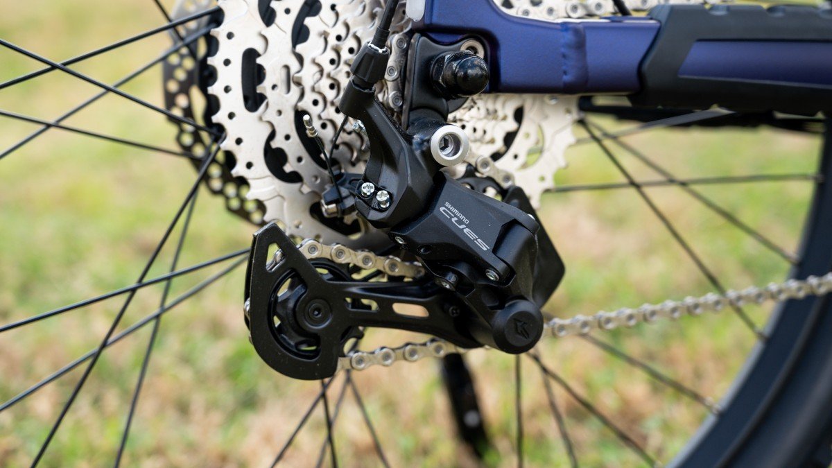 2026 Velotric Summit 2 shimano cues.jpg