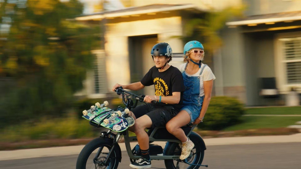 2023 Electra Ponto Go passenger riding lifestyle