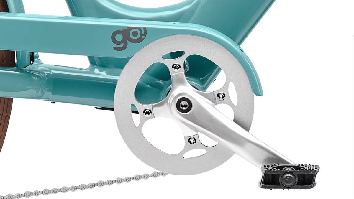 2024 Electra Townie Go crankset detail