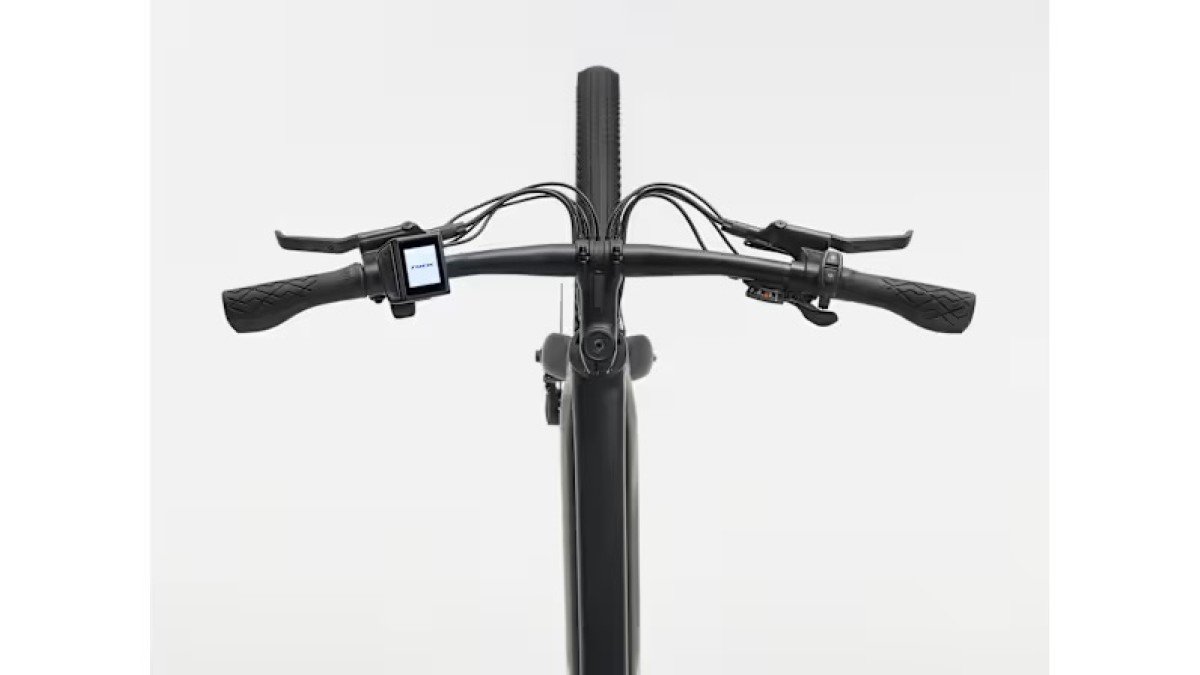 2024 Trek FX+1 cockpit view handlebars