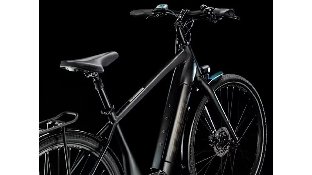 2025 Trek Verve+ black angled profile