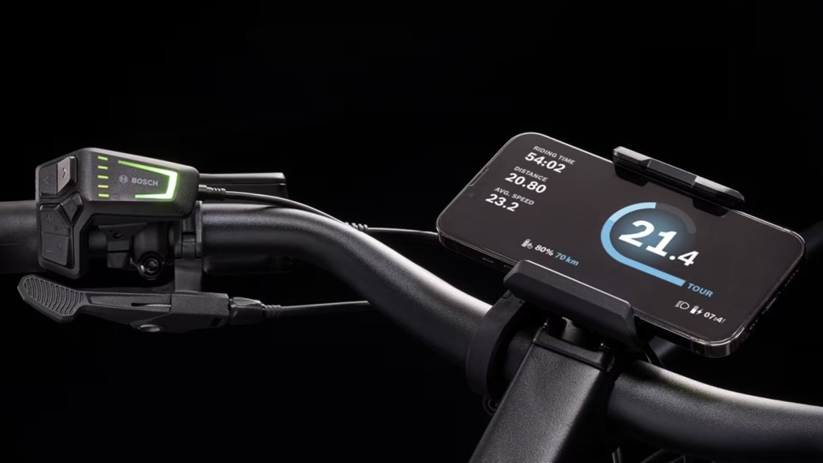 2024 Trek Fetch+ smartphone cockpit detail