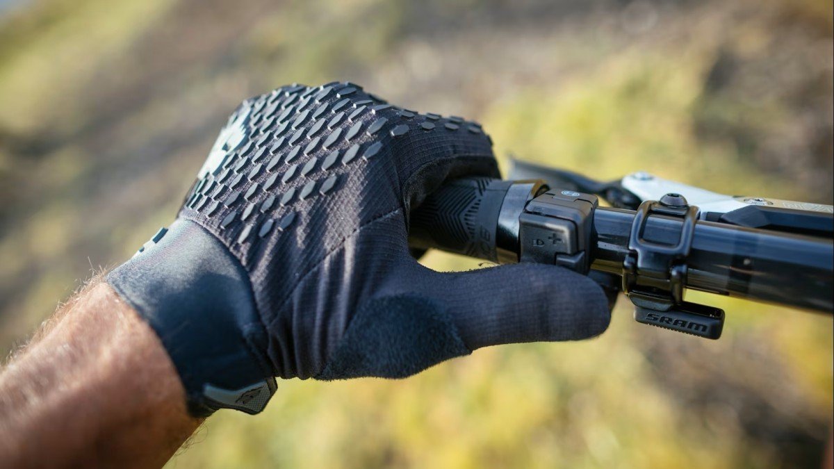 2024 Trek Rail + (9.9 XO) handlebar control detail