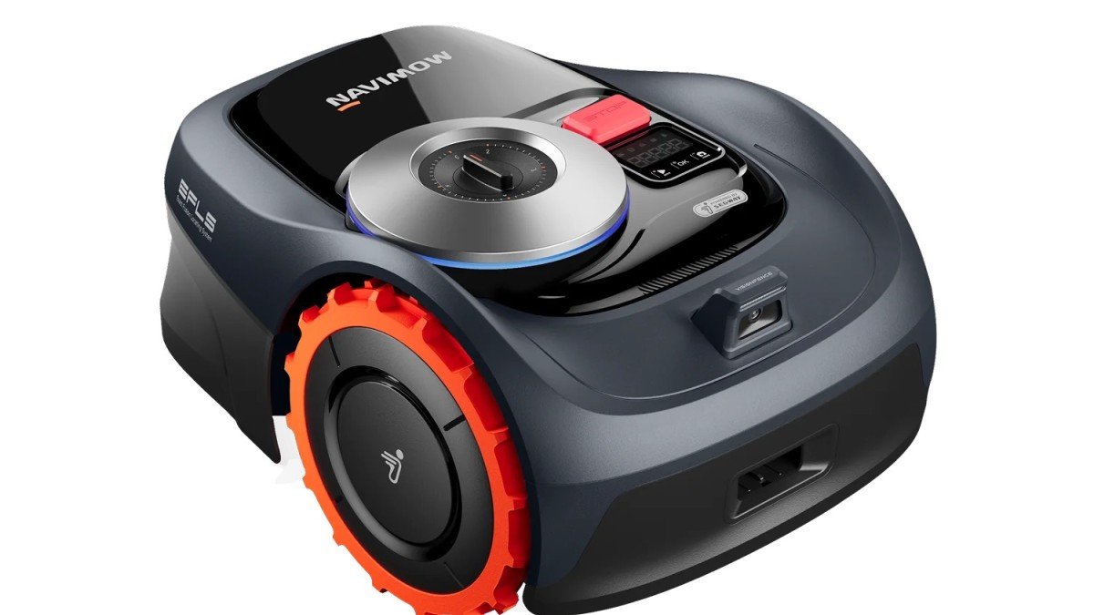 2023 Segway Navimow angled view